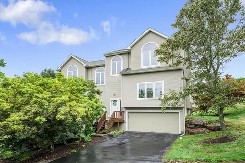3 Highview Ct, Woodbury, NY 10930