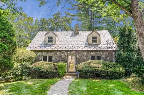 65 Clarendon Rd, Greenburgh, NY 10583