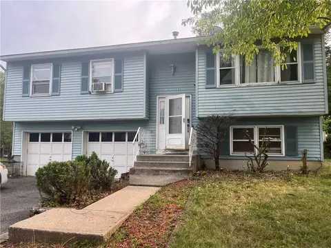 28 Ross Ln, Wallkill, NY 10941