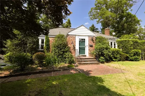 92 Third St, Clarkstown, NY 10956
