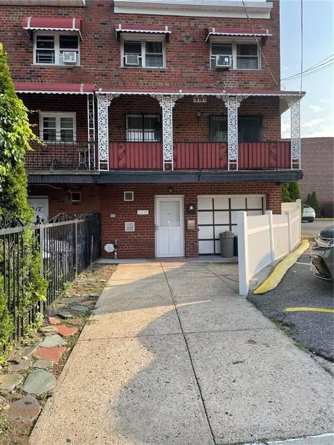 1010 E 233rd St, New York, NY 10466