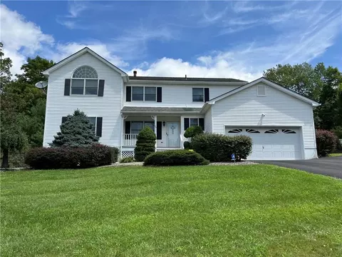 40 Liberty Dr, Woodbury, NY 10930