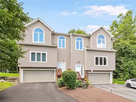 8 Canyon Ct, Woodbury, NY 10930