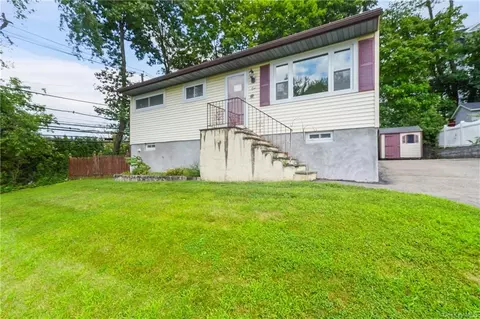 1 Cayuga Dr, Peekskill, NY 10566 photo 1