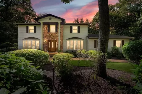 34 Lafayette Dr, Clarkstown, NY 10956