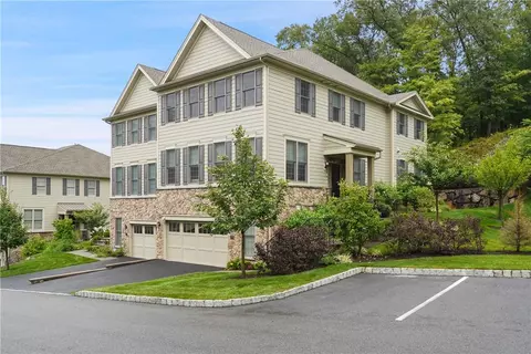 19 Langeloth Dr, Cortlandt, NY 10567