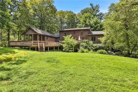 166 Creek Rd, Pleasant Valley, NY 12569