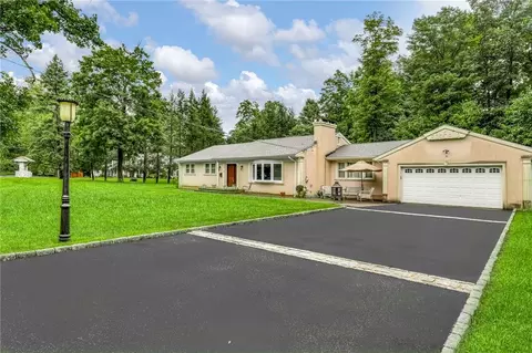 29 Victory Rd, Ramapo, NY 10901
