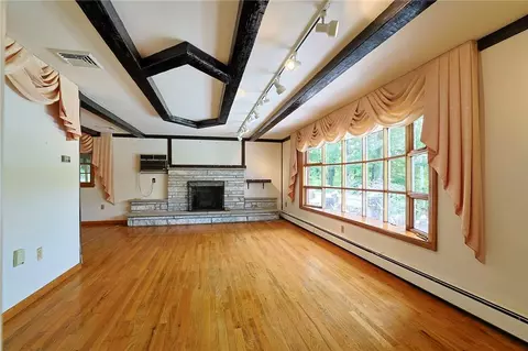 10 Greenwood Dr, Beacon, NY 12508