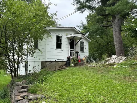 685 Violet Ave, Hyde Park, NY 12538