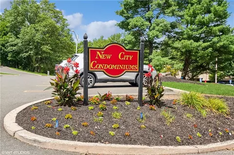 2 Heritage Dr #H, Clarkstown, NY 10956