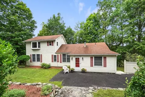 29 Olympus Rd, Woodbury, NY 10930