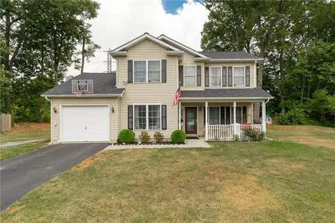 22 Waldorf Pl, Poughkeepsie, NY 12601
