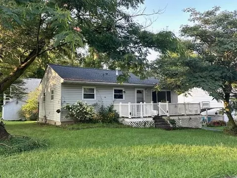 3 Van Wyck Dr, Poughkeepsie, NY 12601
