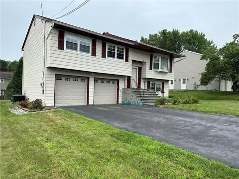 5 Sutton Park Rd, Poughkeepsie, NY 12603