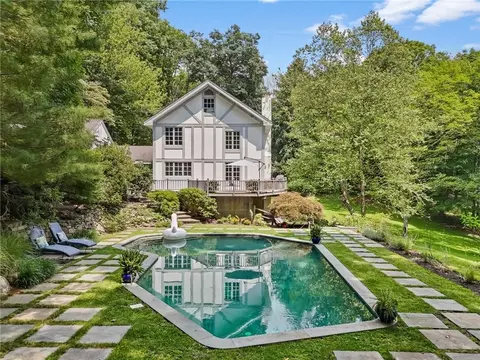 126 Barnegat Rd, Pound Ridge, NY 10576