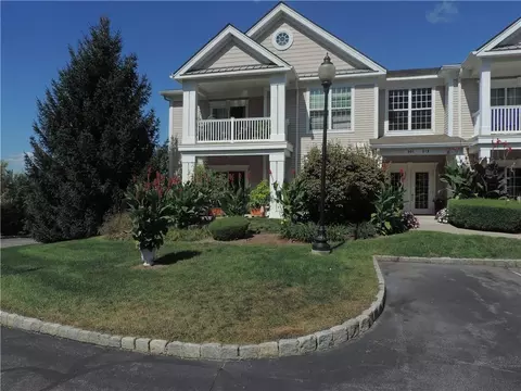 907 Saratoga Ln, Fishkill, NY 12524