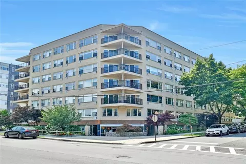 12 Old Mamaroneck Rd #4D, White Plains, NY 10605