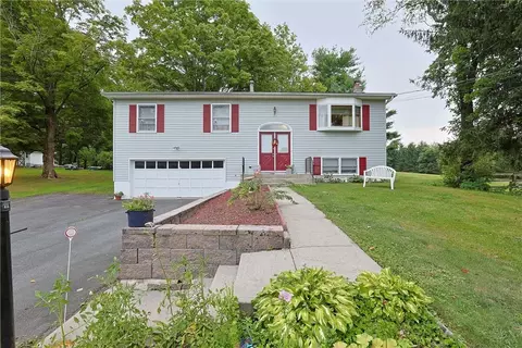 389 Quaker St, Wallkill, NY 12589