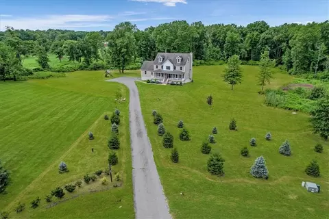 28 Rosio Ln, Modena, NY 12548