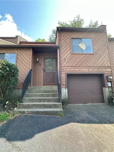 3 Hilltop Cir, Fishkill, NY 12524