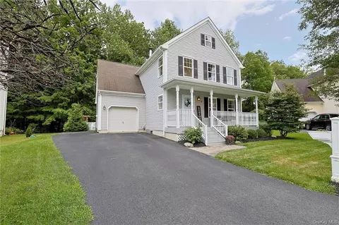 18 Mill Pond Ln, Beekman, NY 12570