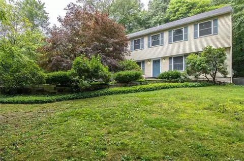 29 Farview Rd, East Fishkill, NY 12533