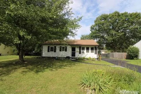 13 Peter Cooper Dr, Poughkeepsie, NY 12601 photo 1