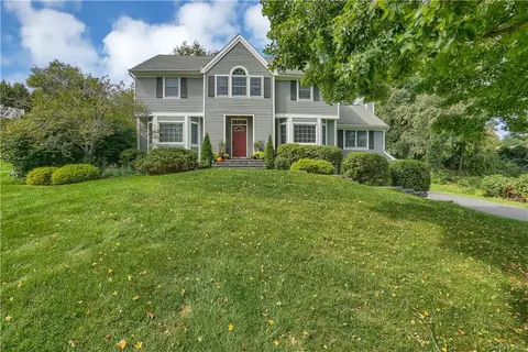 54 Watergate Dr, Amawalk, NY 10501