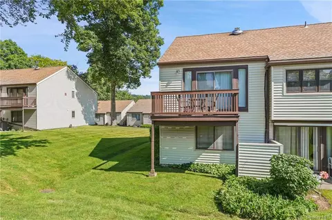 47 Jefferson Oval #H, Yorktown, NY 10598