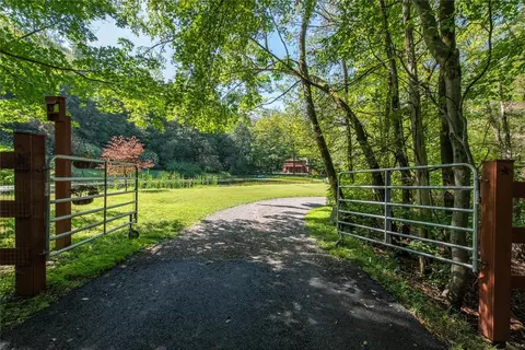 417 Gardner Hollow Rd, Beekman, NY 12570