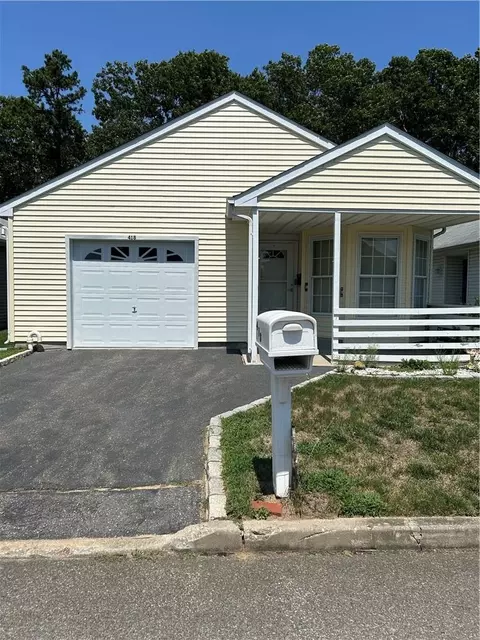 418 Village Cir N, Manorville, NY 11949