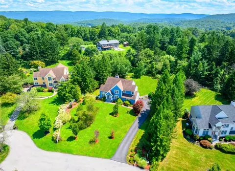 15 Stirrup Trl, Pawling, NY 12564
