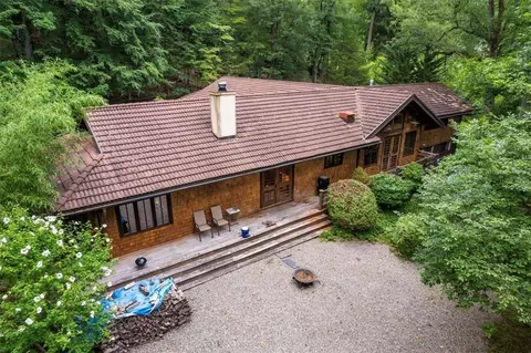 89 S Mountain Rd, Clarkstown, NY 10956