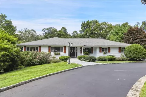 81 Eastview Dr, Mount Pleasant, NY 10595
