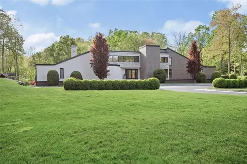11 Piping Brook Ln, Bedford, NY 10506