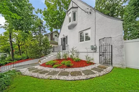 82 Aka 80 Buckingham Rd, Yonkers, NY 10701