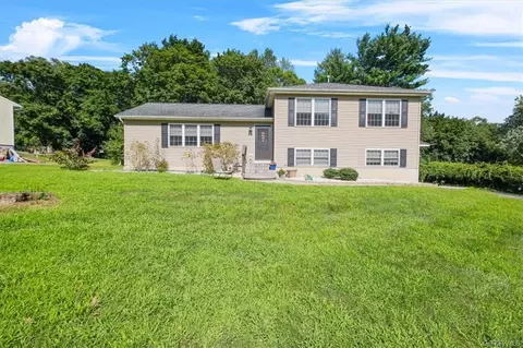 23 Monroe Dr, Poughkeepsie, NY 12601