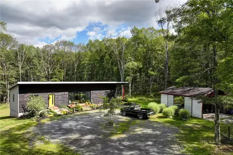 215 Cushetunk Dr, Narrowsburg, NY 12764
