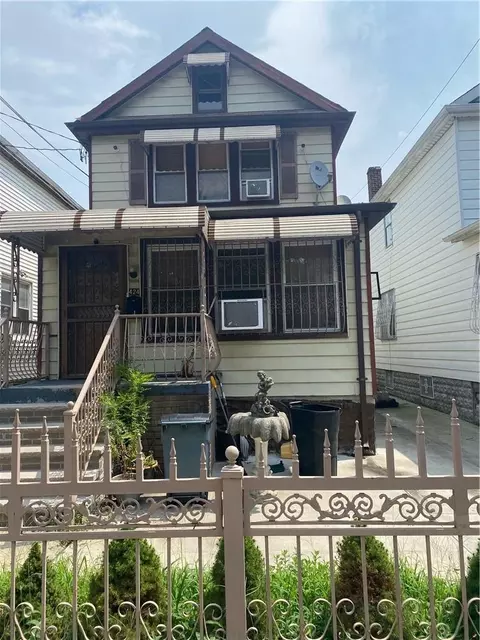 424 Beach Ave, New York, NY 10473