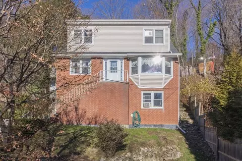11 Cedar St, Mount Pleasant, NY 10595