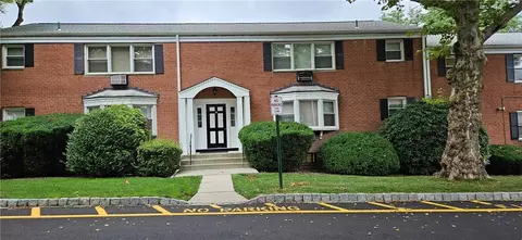 1 Oxford Ct #7808, Ramapo, NY 10901