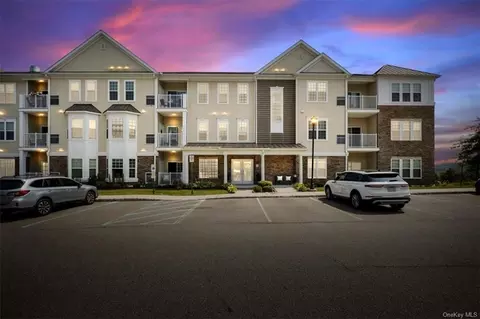 15 Dickinson Pl #3714, Carmel, NY 10512