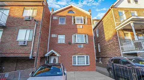 675 E 231st St, New York, NY 10466