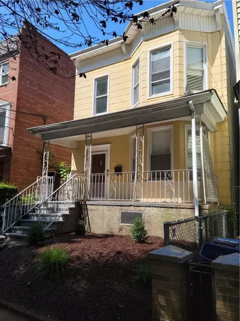 3944 55th St, New York, NY 11377