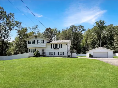 115 Fletcher Dr N, Newburgh, NY 12550