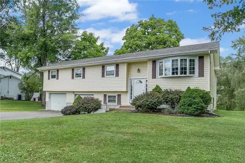 77 Surrey Rd, Chester, NY 10918