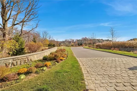37 Bonham Ln, Cortlandt, NY 10567