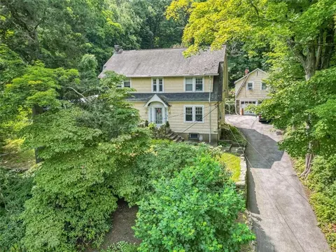 178 Pleasantville Rd, Mount Pleasant, NY 10570