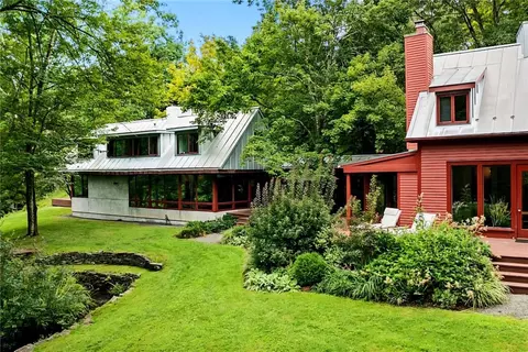 10 Bridge Creek Rd, New Paltz, NY 12561